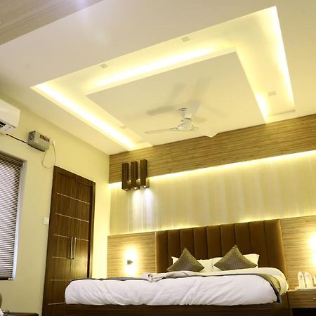 Hotel Santoor Varanasi Exterior photo