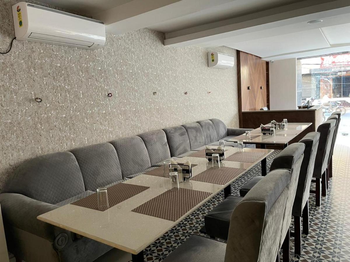 Hotel Santoor Varanasi Exterior photo