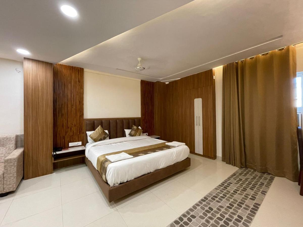 Hotel Santoor Varanasi Exterior photo