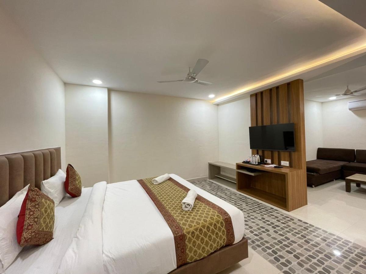Hotel Santoor Varanasi Exterior photo