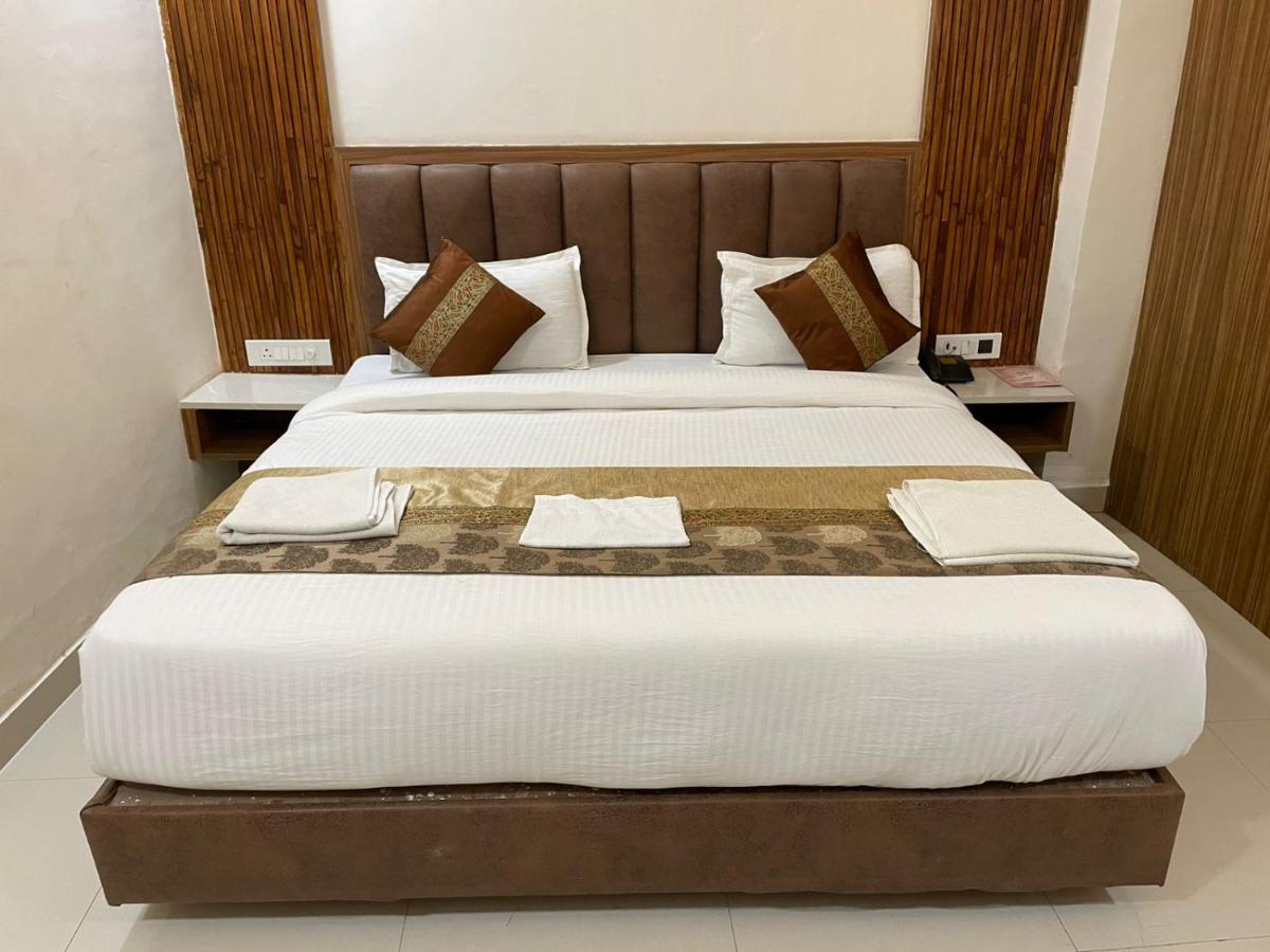 Hotel Santoor Varanasi Exterior photo
