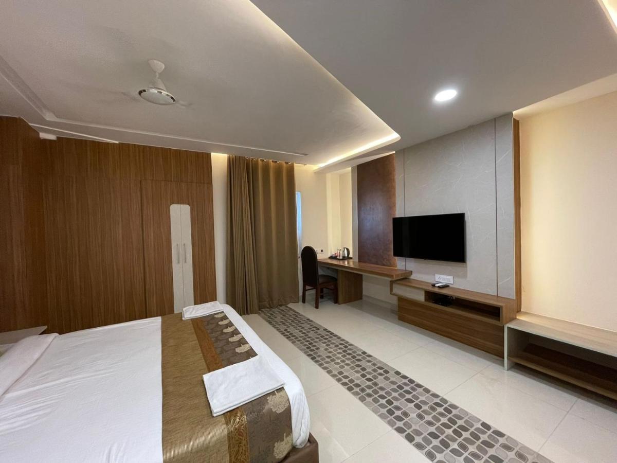 Hotel Santoor Varanasi Exterior photo