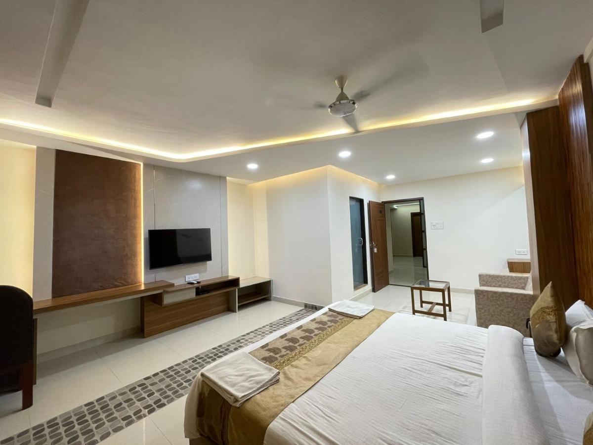 Hotel Santoor Varanasi Exterior photo