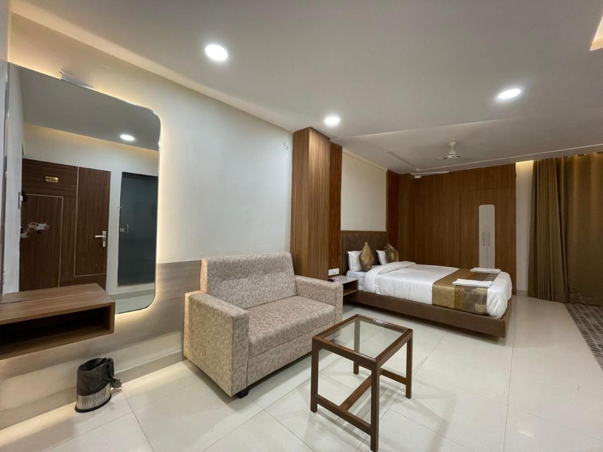 Hotel Santoor Varanasi Exterior photo
