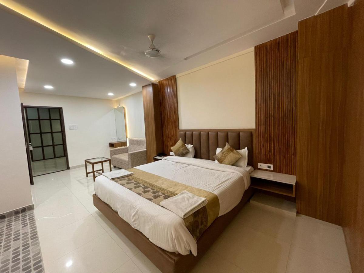 Hotel Santoor Varanasi Exterior photo