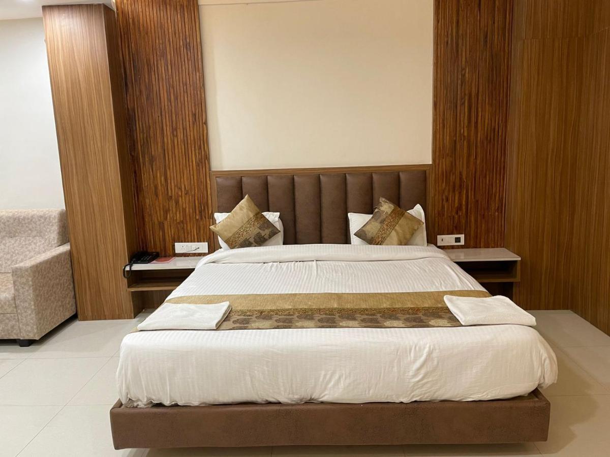 Hotel Santoor Varanasi Exterior photo