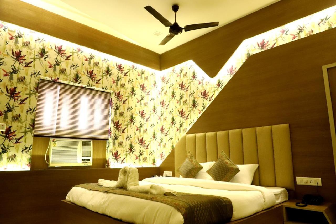 Hotel Santoor Varanasi Exterior photo