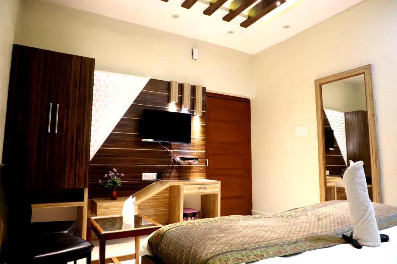 Hotel Santoor Varanasi Exterior photo
