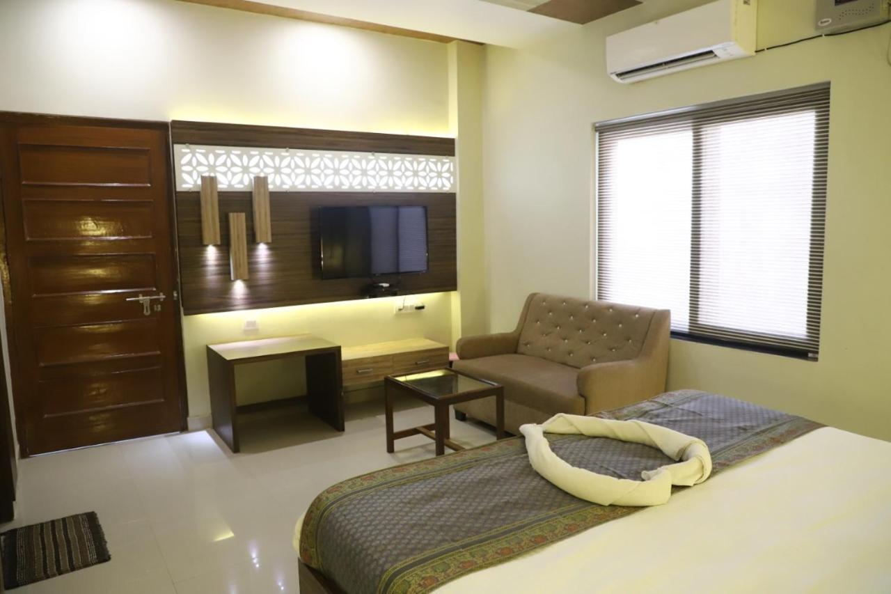 Hotel Santoor Varanasi Exterior photo