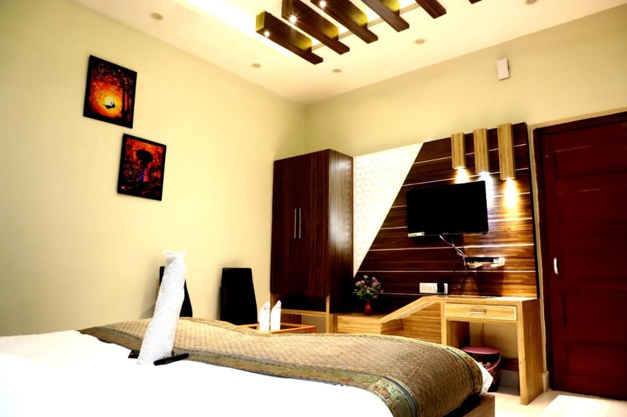 Hotel Santoor Varanasi Exterior photo