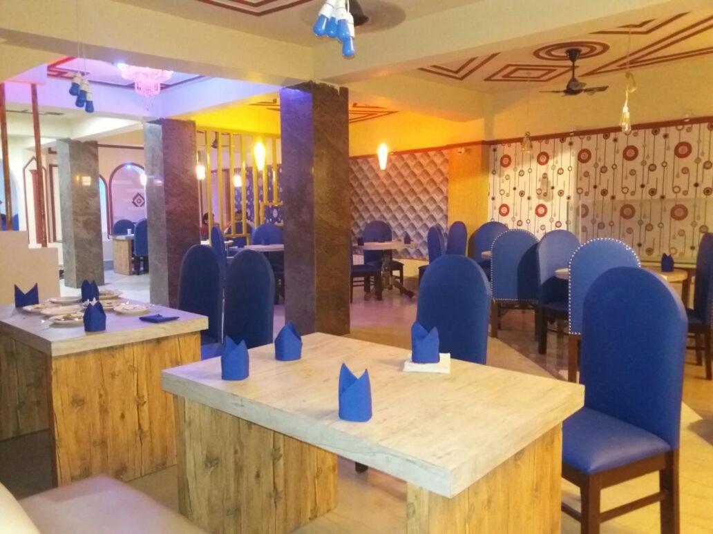 Hotel Santoor Varanasi Exterior photo