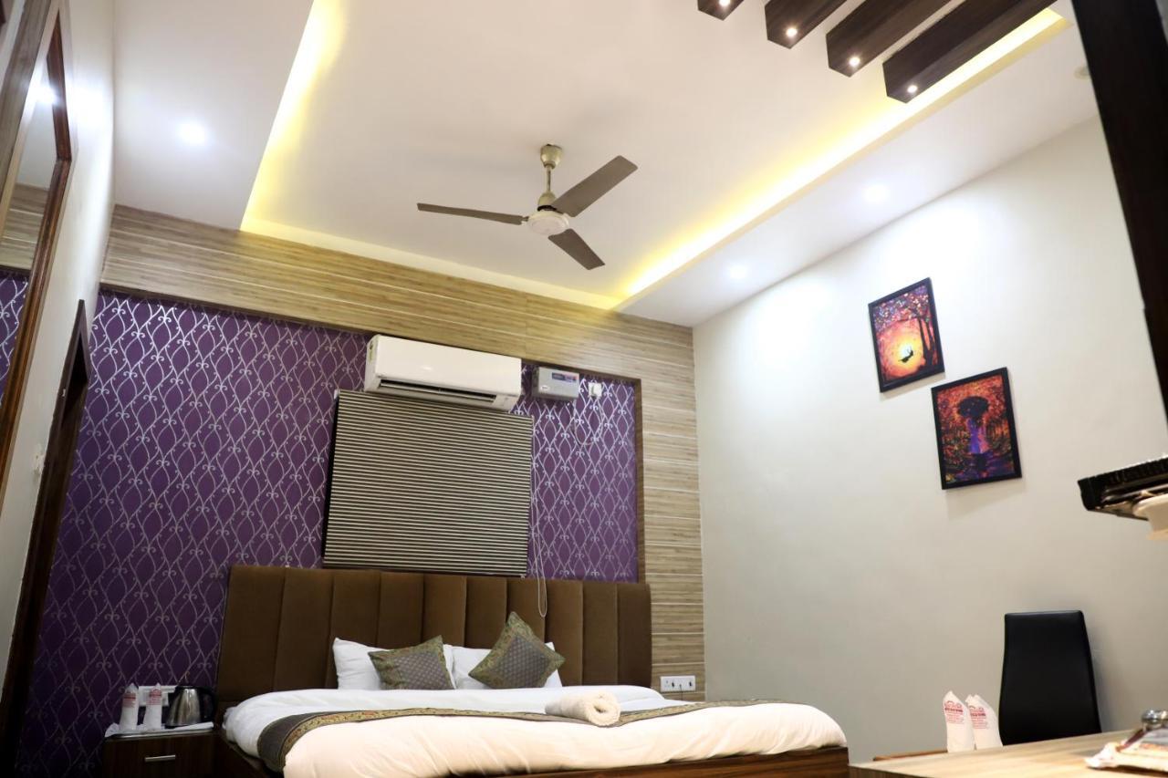 Hotel Santoor Varanasi Exterior photo