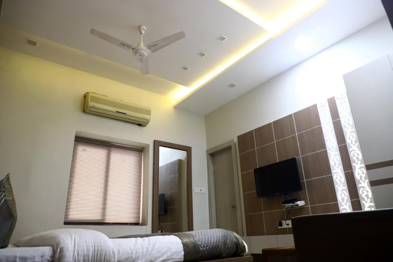 Hotel Santoor Varanasi Exterior photo